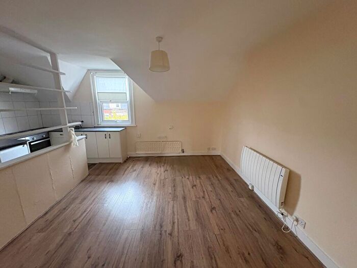 1 Bedroom Flat To Rent In High Road, Wood Green, Haringey, London, N22