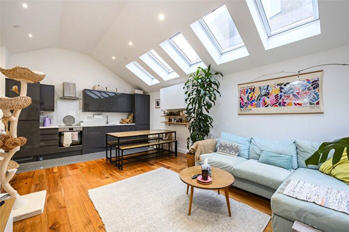 2 Bedroom Maisonette For Sale In Church Road, Croydon, CR0