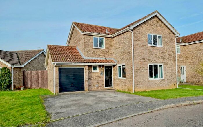 4 Bedroom Detached House For Sale In Elizabethan Way, Brampton, Huntingdon, PE28