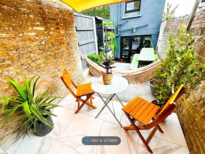 1 Bedroom Flat To Rent In Daneville Road, London, SE5