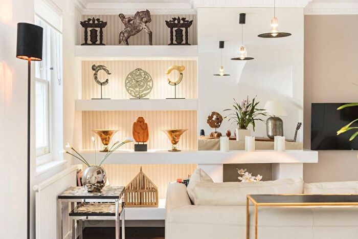 4 Bedroom Flat To Rent In Orville Road, Battersea, SW11