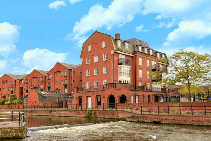 2 Bedroom Flat To Rent In Bear Wharf, Fobney Street, Reading, Berkshire, RG1