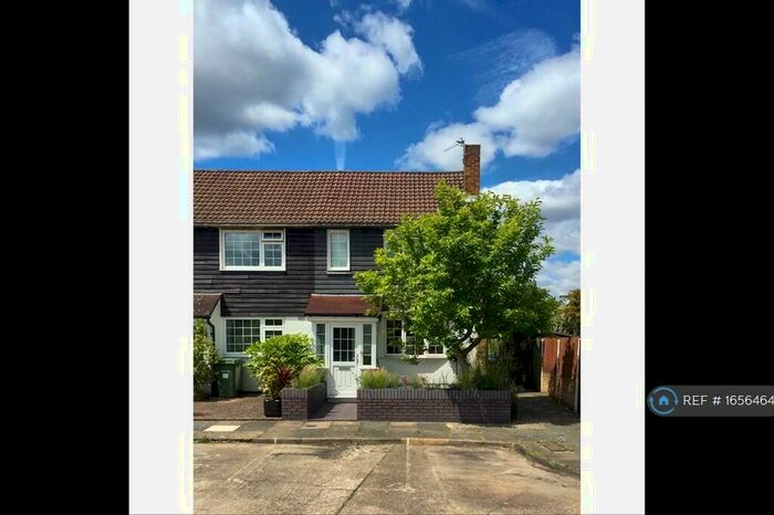 2 Bedroom End Of Terrace House To Rent In Reed Close, London, SE12