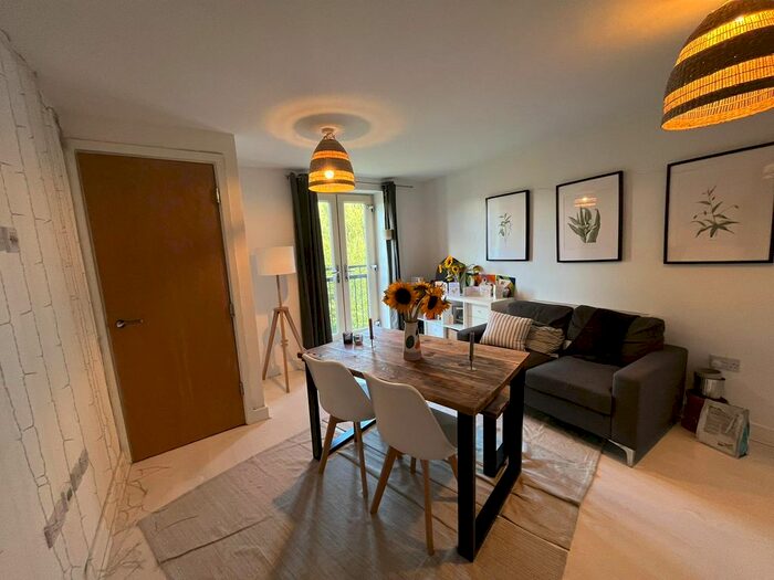 2 Bedroom Town House To Rent In Holts Crest Way, Leeds, LS12