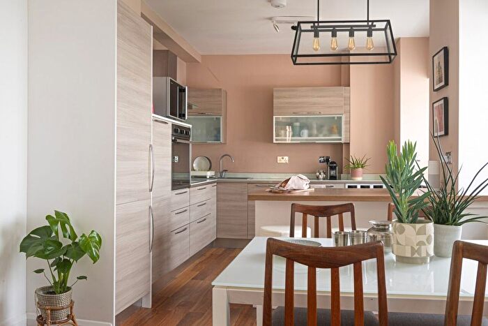 2 Bedroom Flat To Rent In Northumberland Court, Northumberland Avenue, Margate, Kent, CT9