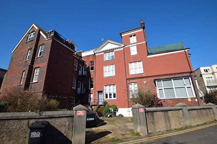 2 Bedroom Flat To Rent In Elms Avenue, Eastbourne, BN21
