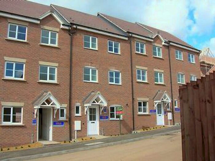 4 Bedroom Town House To Rent In Farnborough Avenue, Bilton Court, Rugby, CV22