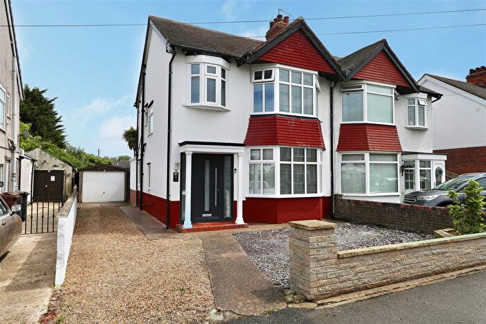 3 Bedroom Semi-Detached House For Sale In Woodland End, Hull, HU4
