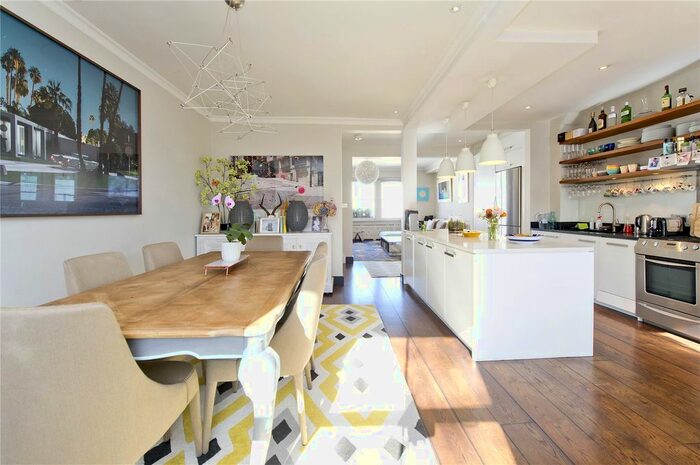 3 Bedroom Flat To Rent In Arundel Gardens, London, W11