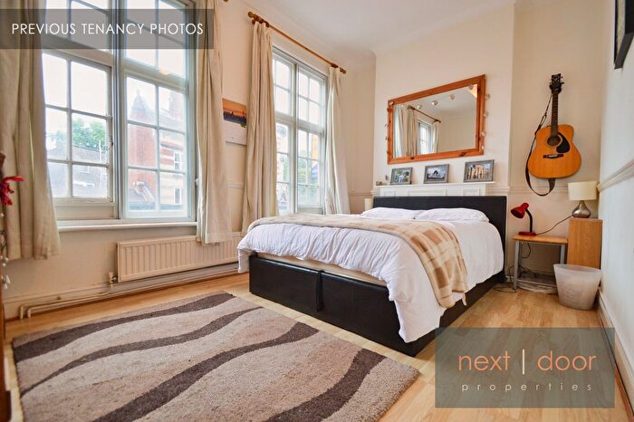 2 Bedroom Flat To Rent In Camberwell New Road, Camberwell, SE5