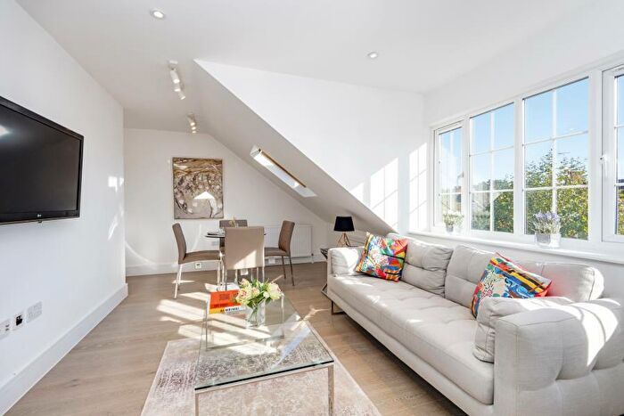 2 Bedroom Flat To Rent In Ravenscroft Avenue, Golders Green, NW11