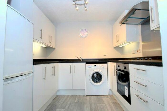 2 Bedroom Flat To Rent In Albemarle Road, Beckenham, BR3