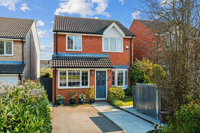 3 Bedroom Detached House For Sale In Gibson Close, Hitchin, SG4