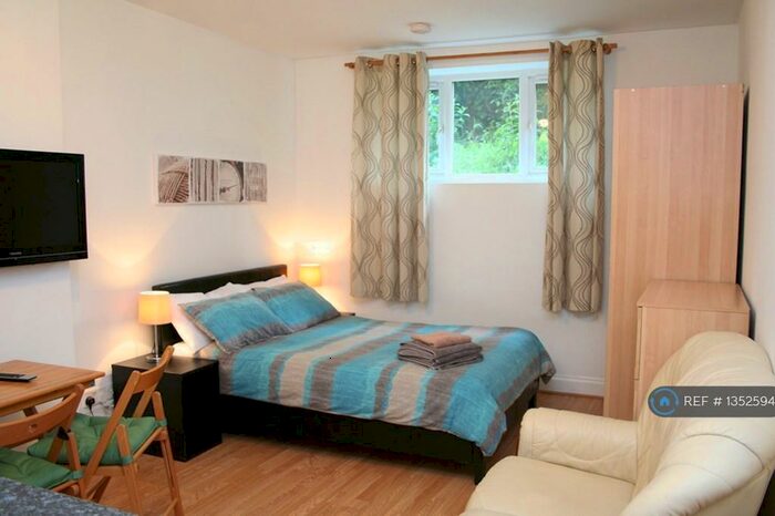 Studio To Rent In Finchley Road, London, NW3