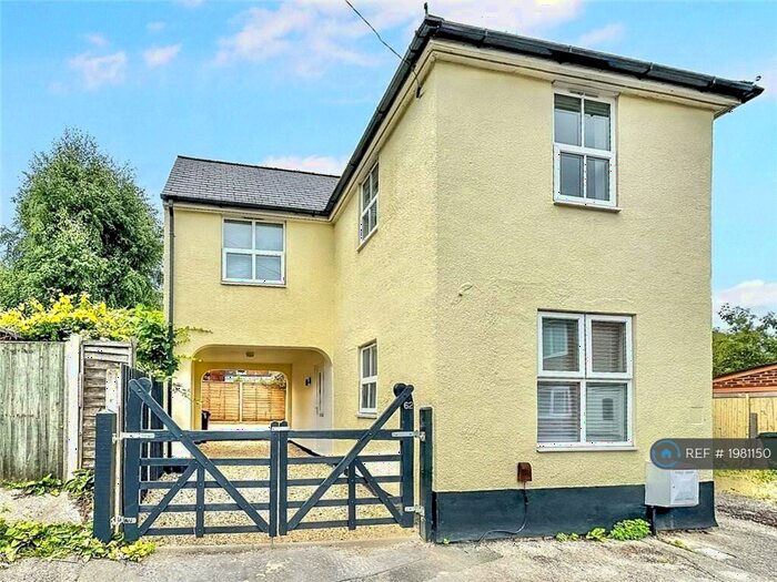 3 Bedroom Detached House To Rent In Westbourne Terrace, Reading, RG30