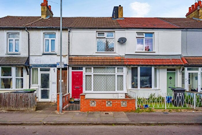 2 Bedroom Terraced House For Sale In Mostyn Road, Luton, Bedfordshire, LU3