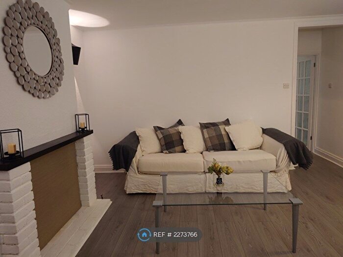 2 Bedroom Terraced House To Rent In Dennis Way, Slough, SL1