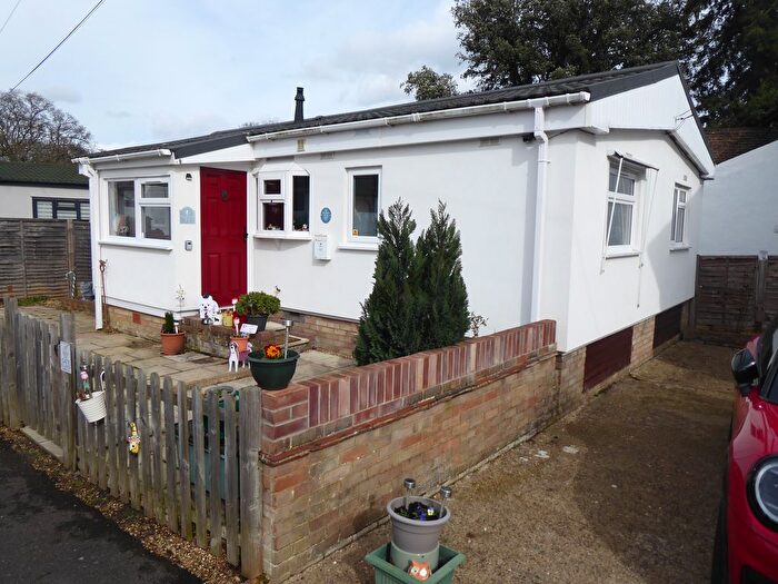 2 Bedroom Park Home For Sale In Riverhill Gardens, Worcester Park Road, Worcester Park, KT4