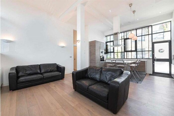 3 Bedroom Flat To Rent In Villiers Road, London, NW2