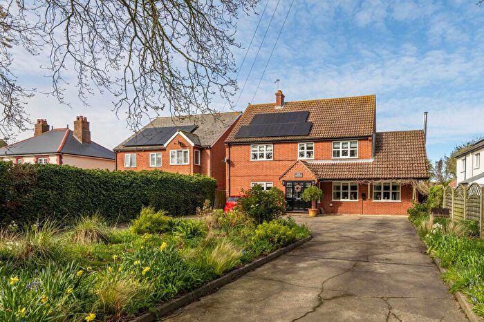 5 Bedroom Detached House For Sale In Kings Loke, Hemsby, NR29