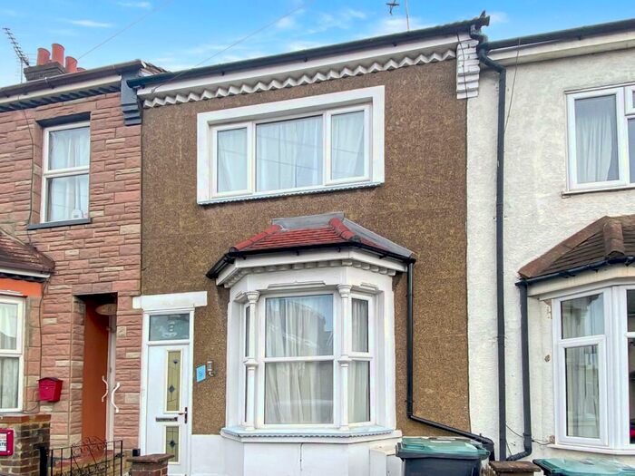 3 Bedroom Terraced House To Rent In Dudley Road, Northfleet, Gravesend, Kent, DA11