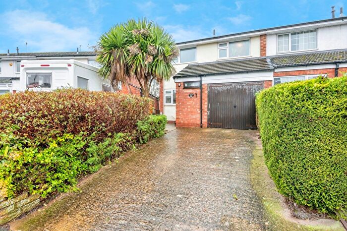 3 Bedroom Semi Detached House For Sale In Kilbury Drive, Worcester, WR5