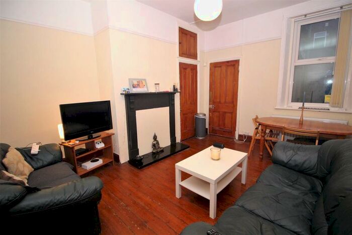 2 Bedroom Flat To Rent In Dinsdale Road, Sandyford, Newcastle Upon Tyne, NE2