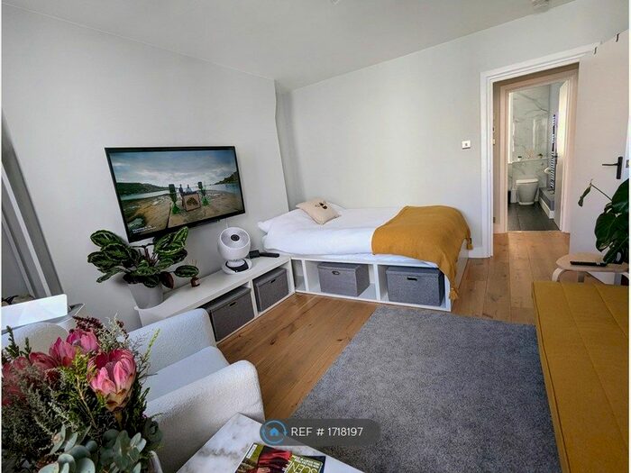 Studio To Rent In Cleveland Street, London, W1T