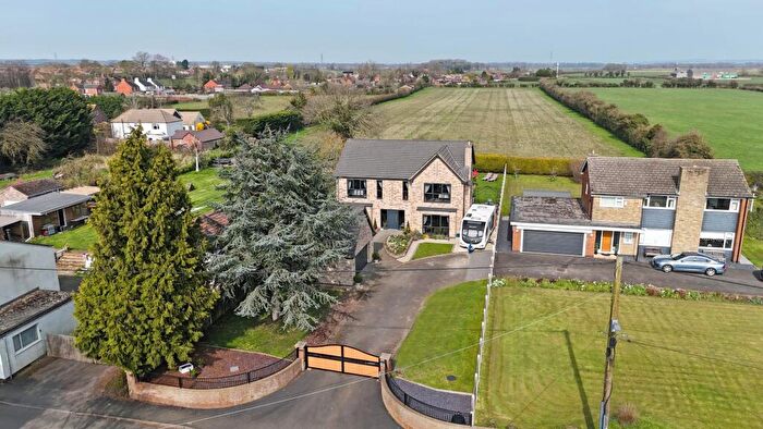 4 Bedroom Detached House For Sale In Beckside, Hibaldstow, DN20