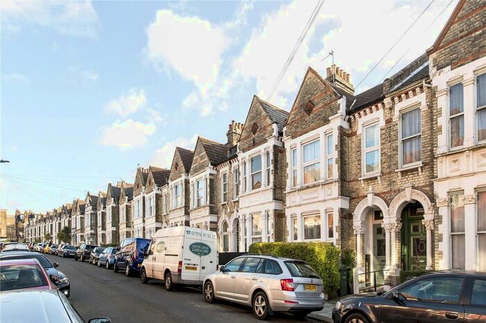 2 Bedroom Flat To Rent In Kingscourt Road, London, SW16