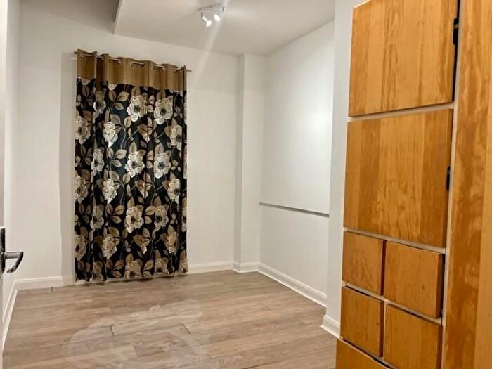 2 Bedroom Flat To Rent In Lynn Mews, London, E11