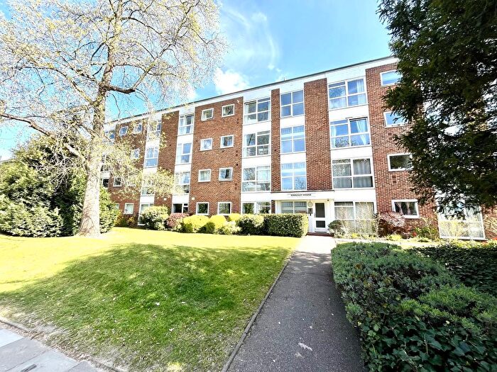 2 Bedroom Flat To Rent In Claremont Road, Surbiton, Surrey., KT6