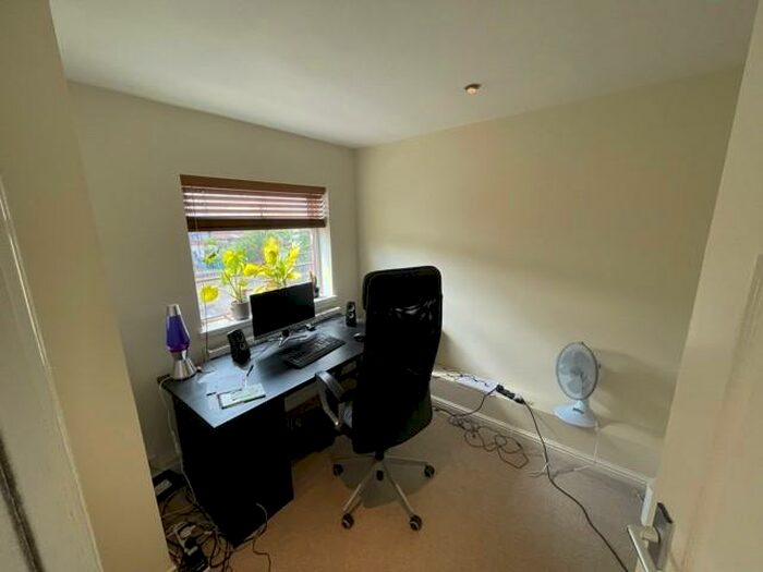 2 Bedroom Flat To Rent In Middlewood Road, S6