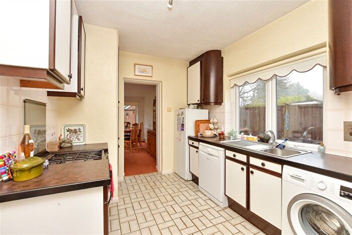 2 Bedroom Detached Bungalow For Sale In Cambridge Road, Wigmore, Gillingham, Kent, ME8
