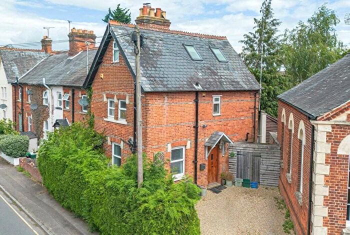 3 Bedroom End Of Terrace House For Sale In Greenham Road, Newbury, Berkshire, RG14