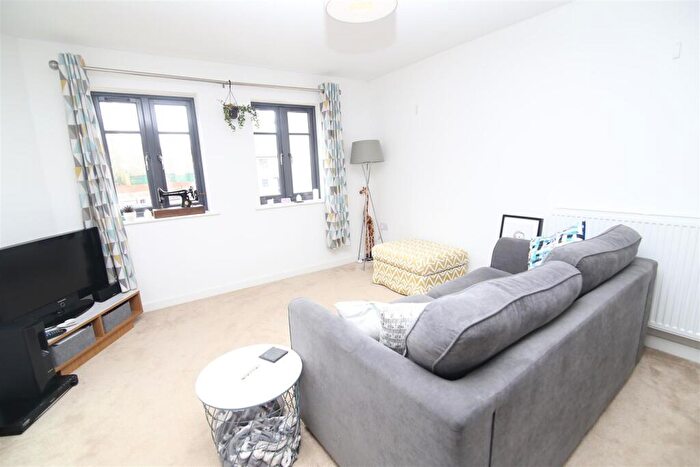 2 Bedroom Flat To Rent In Belmont Way, Tiverton, EX16