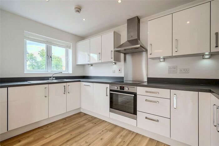 2 Bedroom Flat To Rent In Outfield Crescent, Wokingham, Berkshire, RG40