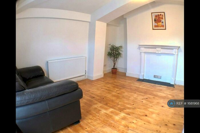 2 Bedroom Flat To Rent In Stamford Grove West, London, N16