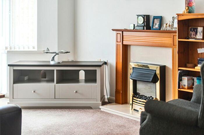 1 Bedroom Apartment For Sale In Allingham Court, Summers Road, Godalming, Surrey, GU7