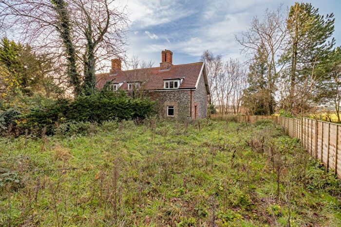 2 Bedroom Cottage For Sale In Lynn Road, Swaffham, Norfolk, PE37