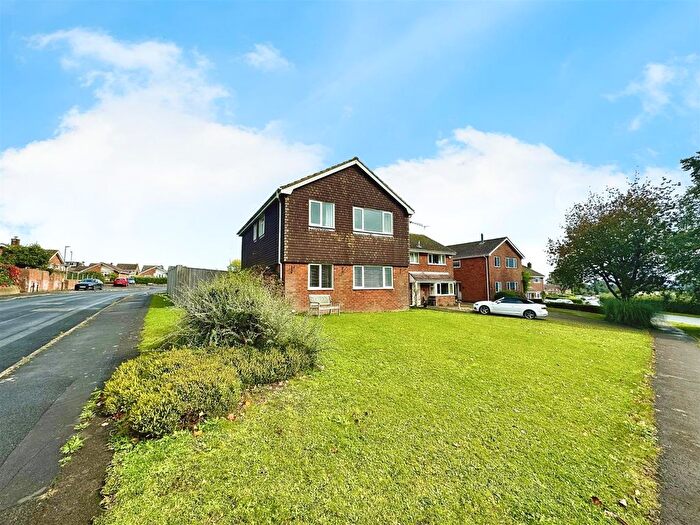 4 Bedroom Property For Sale In Severn View Road, Woolaston, Lydney, GL15