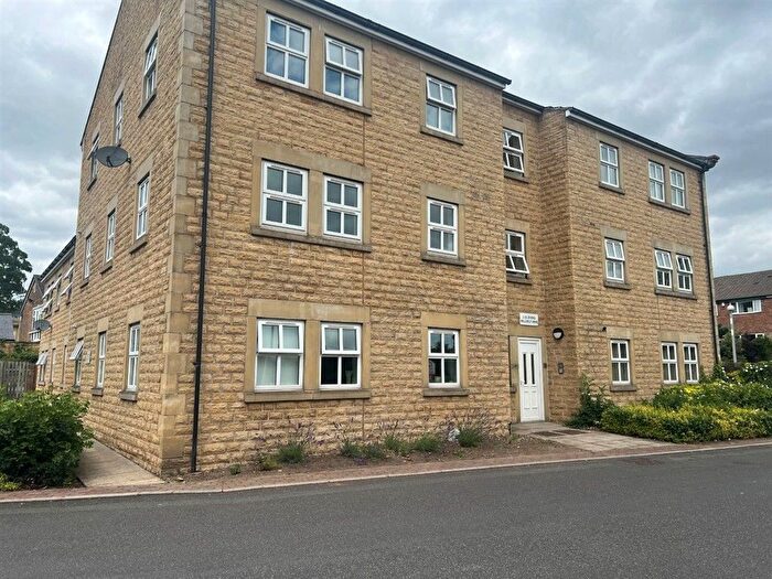 2 Bedroom Flat For Sale In Wellfield Mews, Staincliffe, Dewsbury, WF13