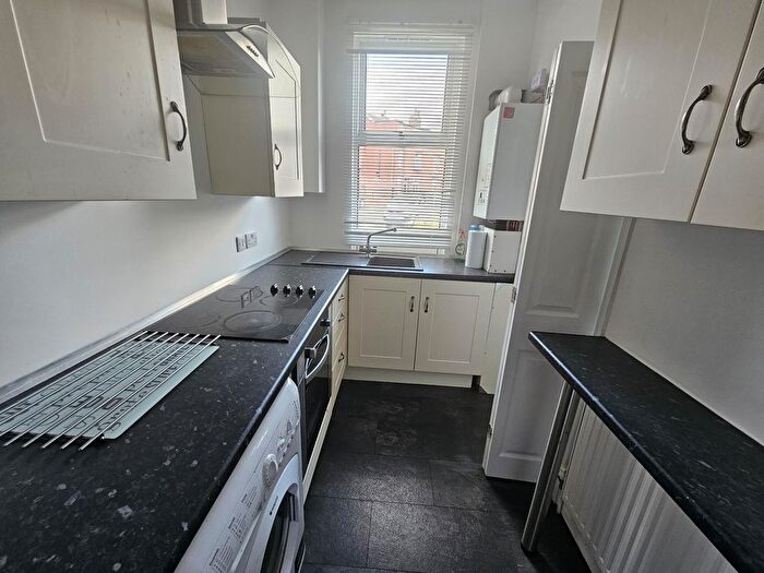 1 Bedroom Semi-Detached House To Rent In Aviary Mount, Leeds, LS12