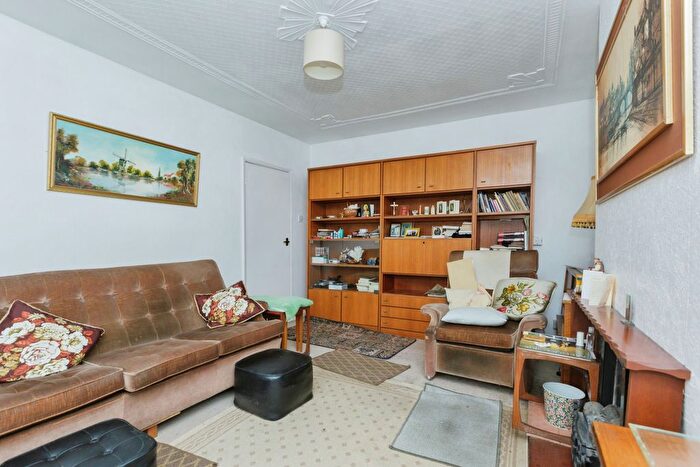 2 Bedroom Bungalow For Sale In The Fairway, Blaby, Leicester, Leicestershire, LE8