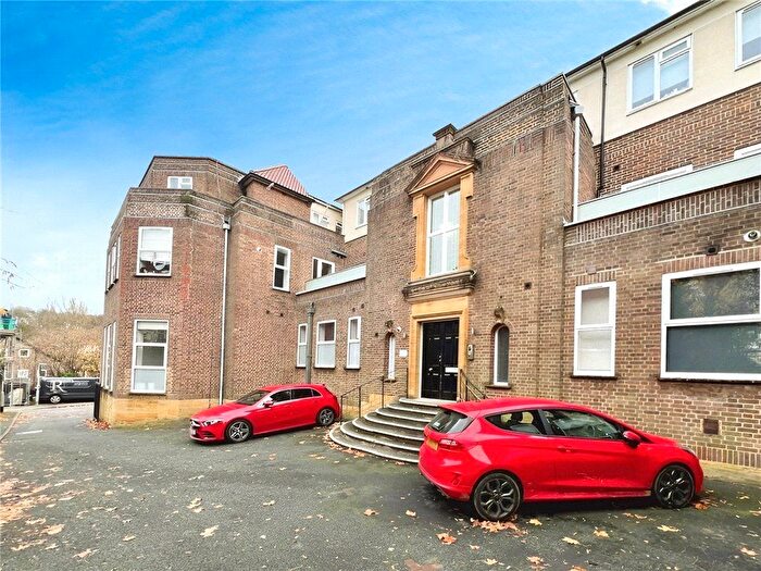 1 Bedroom Flat For Sale In Bury Fields, Guildford, Surrey, GU2