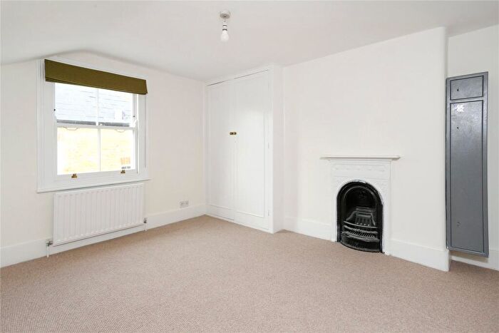 2 Bedroom Flat To Rent In Rosenau Crescent, London, SW11