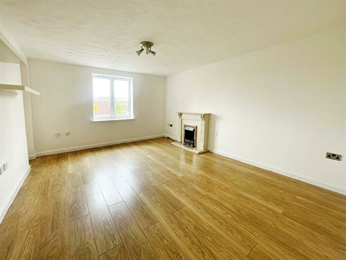 2 Bedroom Flat To Rent In Sewell Close, Chafford Hundred, RM16