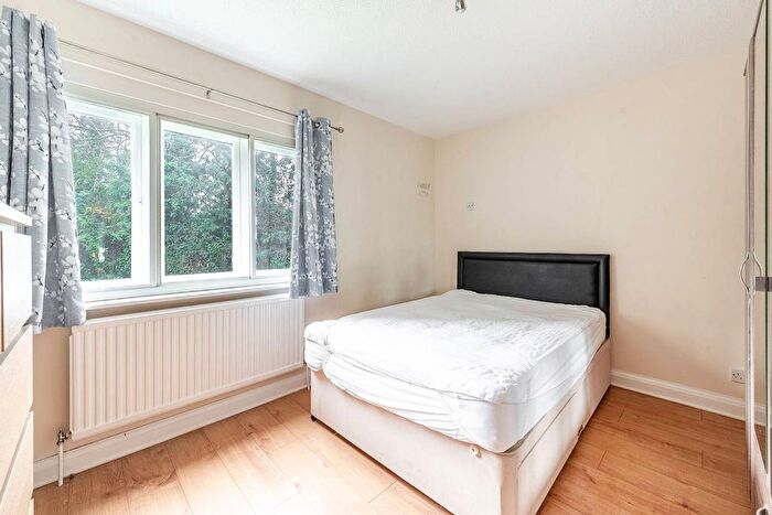 2 Bedroom Flat To Rent In Northwick Avenue, Kenton, Harrow, HA3