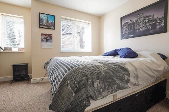 2 Bedroom Flat For Sale In Darlow Drive, Stratford-Upon-Avon, CV37