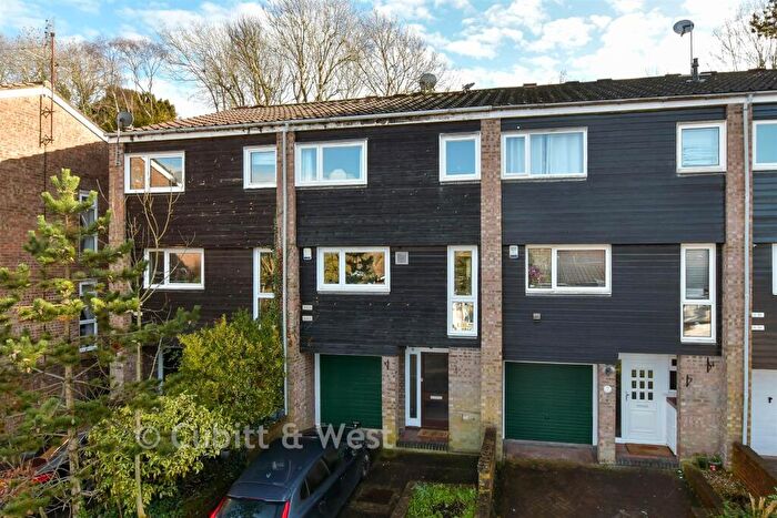4 Bedroom Town House For Sale In Linton Glade, Croydon, Surrey, CR0